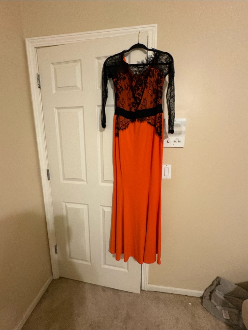 Mmondschein Elegant Black Lace-Trim Orange Formal Evening Dress